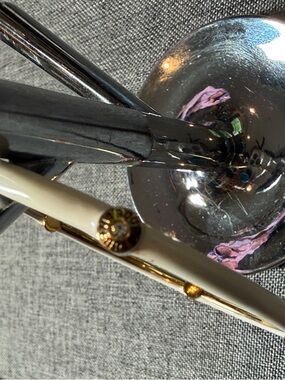 Vintage henri bendel White Enamel and Gold-Tone Hinged Bangle Bracelet